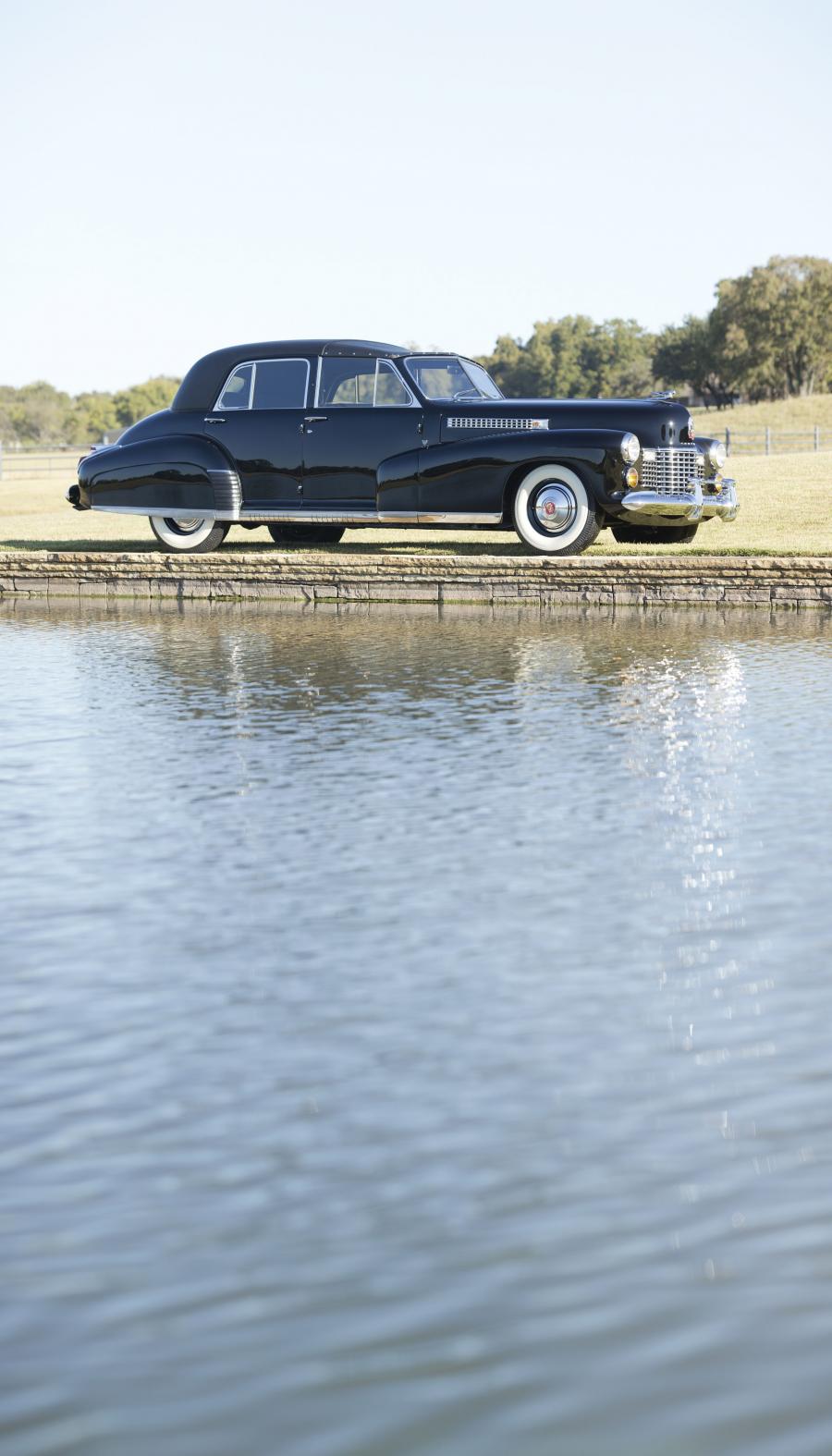  Cadillac Series 60 Special Town Car by Derham 1941 года  (фото 3 из 38)